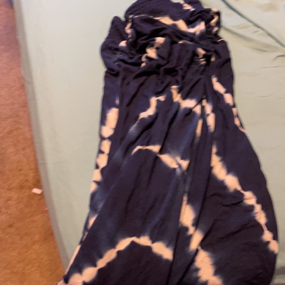 It’s a skirt - Picture 4 of 4